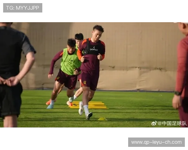 国足球员训练强度持续增加，中国足球队训练